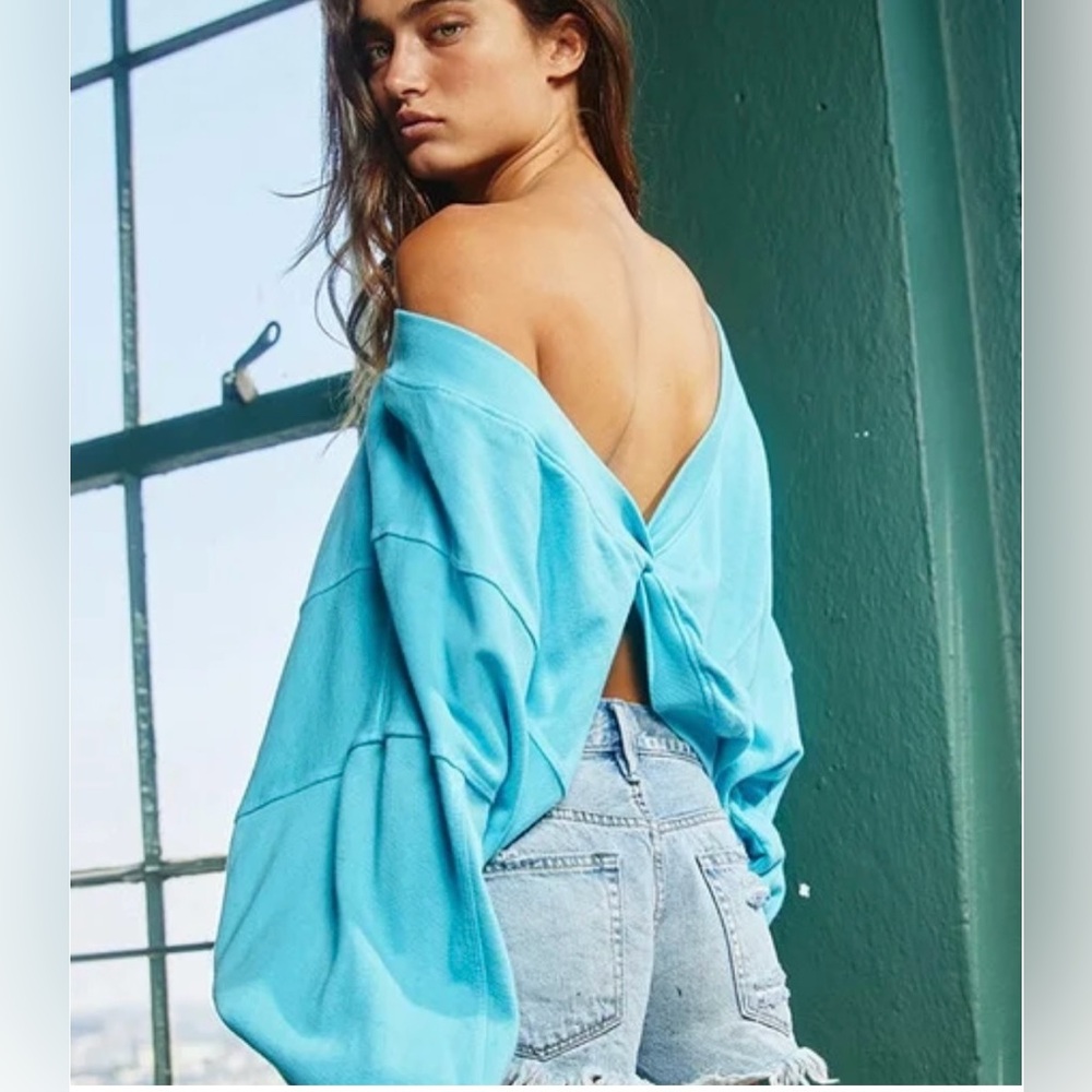 Oversized Reversible Twist Sweatshirt in Blue